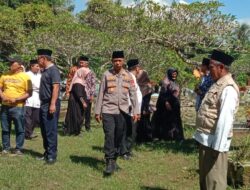 Sambut Ramadan, Polsek Banjarsari Polres Ciamis Ikuti Ziarah Kubur Bersam Warga Banjarsari