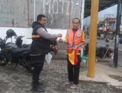 Polsek Cisaga Polres Ciamis Patroli dan Beri Keamanan Warga Saat Ngabuburit Terminal Cisaga